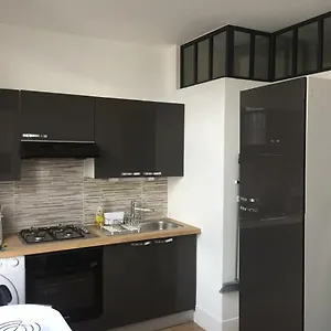Appartement Beau Studio Meublé 25m2 Avec Parking, Aix-les-Bains